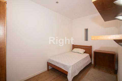 Apartamento T5 remodelado com terraço em Arroios