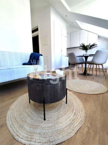 Apartamento T2 totalmente remodelado com varanda vista de Rio