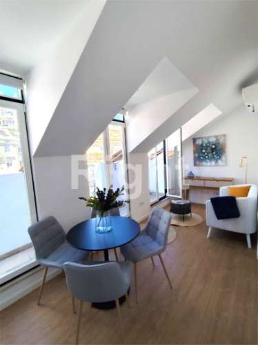 Apartamento T2 totalmente remodelado com varanda vista de Rio