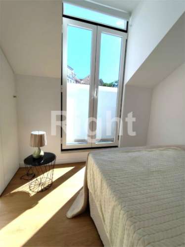 Apartamento T2 totalmente remodelado com varanda vista de Rio