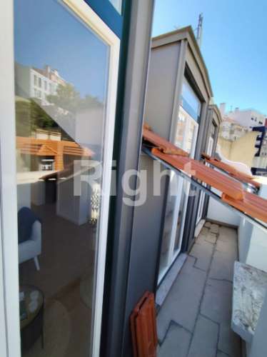 Apartamento T2 totalmente remodelado com varanda vista de Rio