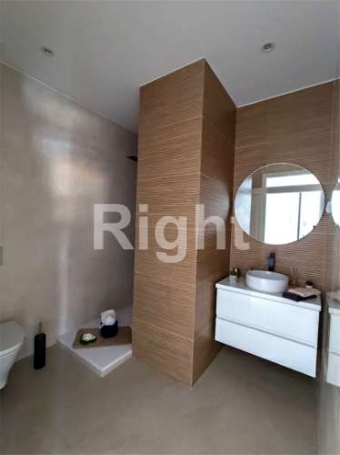 Apartamento T2 totalmente remodelado com varanda vista de Rio