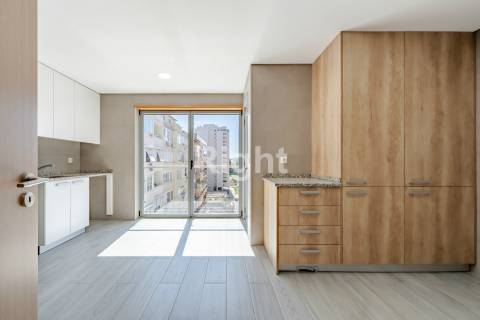 Apartamento T3 com garagem em empreendimento novo nas Laranjeiras