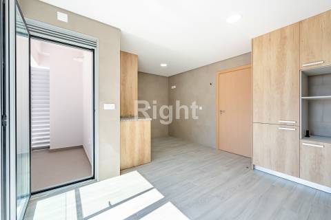 Apartamento T3 com garagem em empreendimento novo nas Laranjeiras