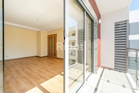 Apartamento T3 com garagem em empreendimento novo nas Laranjeiras