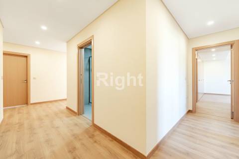 Apartamento T3 com garagem em empreendimento novo nas Laranjeiras