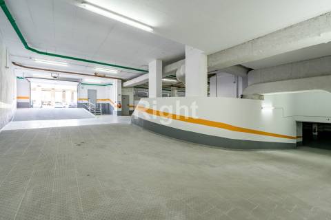 Apartamento T2 com garagem em empreendimento novo nas Laranjeiras