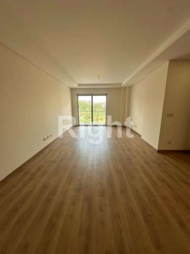 Apartamento T2 com garagem em empreendimento novo nas Laranjeiras