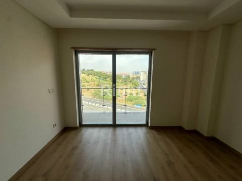 Apartamento T2 com garagem em empreendimento novo nas Laranjeiras