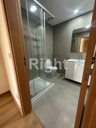 Apartamento T2 com garagem em empreendimento novo nas Laranjeiras