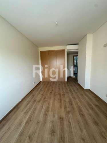 Apartamento T2 com garagem em empreendimento novo nas Laranjeiras