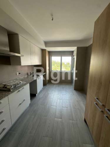 Apartamento T2 com garagem em empreendimento novo nas Laranjeiras