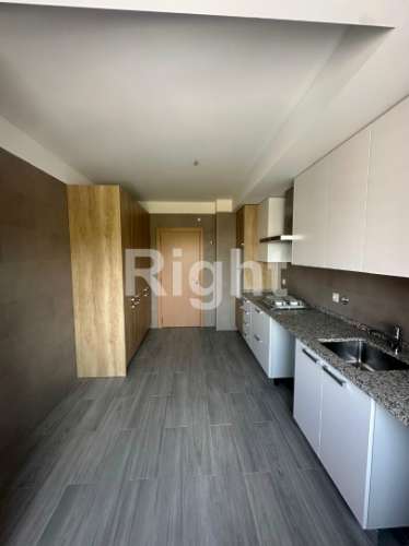 Apartamento T2 com garagem em empreendimento novo nas Laranjeiras