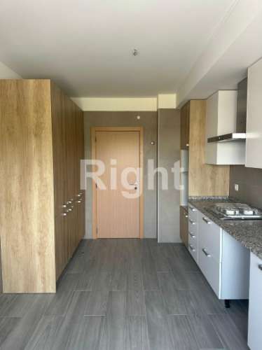 Apartamento T2 com garagem em empreendimento novo nas Laranjeiras