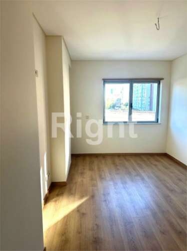 Apartamento T2 com garagem em empreendimento novo nas Laranjeiras