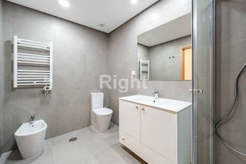 Apartamento T3 com garagem em empreendimento novo nas Laranjeiras