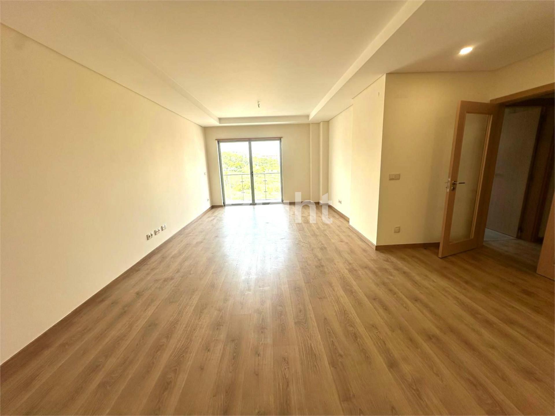 Apartamento T2 com 2 lugares de estacionamento em empreendimento novo nas Laranjeiras