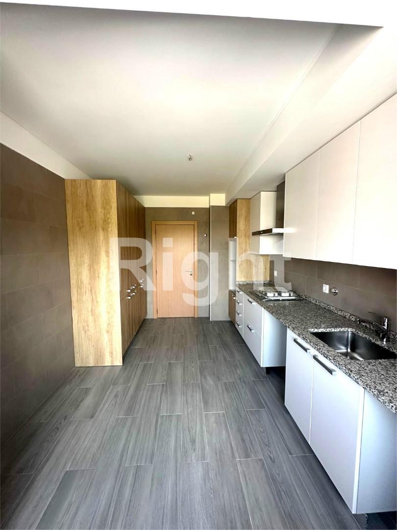 Apartamento T2 com 2 lugares de estacionamento em empreendimento novo nas Laranjeiras