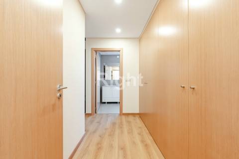 Apartamento T3 com garagem em empreendimento novo nas Laranjeiras