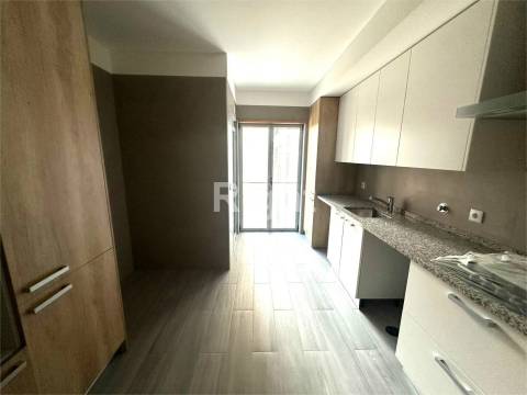 Apartamento T2 com 2 lugares de estacionamento em empreendimento novo nas Laranjeiras