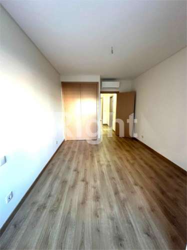 Apartamento T2 com 2 lugares de estacionamento em empreendimento novo nas Laranjeiras