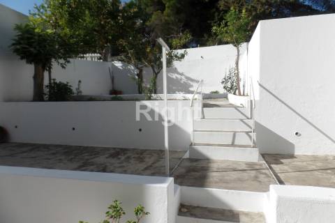 Apartamento T3 para investimento com logradouro em Vila Franca de Xira