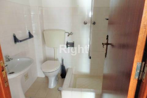 Apartamento T3 para investimento com logradouro em Vila Franca de Xira