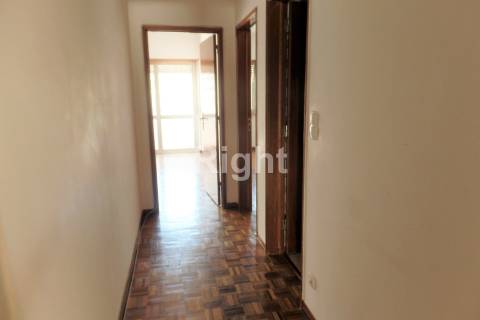 Apartamento T3 para investimento com logradouro em Vila Franca de Xira