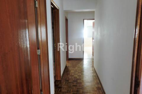 Apartamento T3 para investimento com logradouro em Vila Franca de Xira