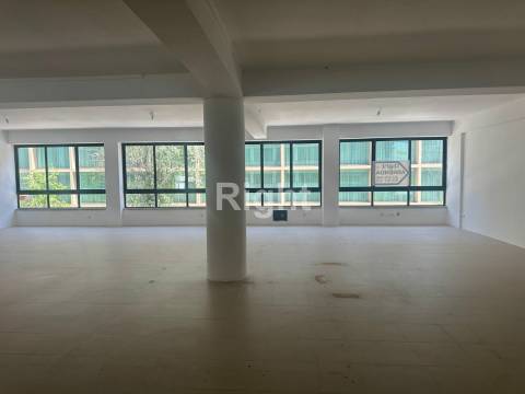 Escritório com 170m2 nas Picoas