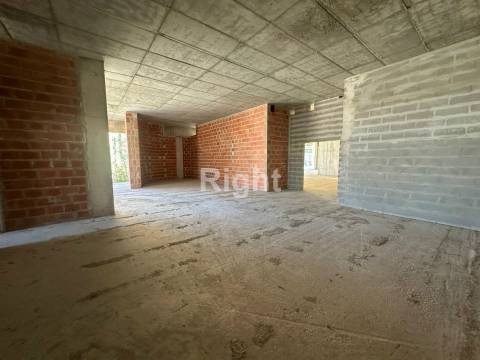 Armazém para Venda no Prior Velho – Excelente Localização e Potencial de Requalificação