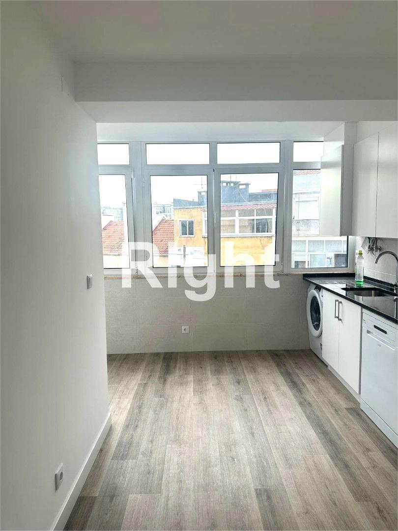 Apartamento T1+1 remodelado no Bairro do Rego