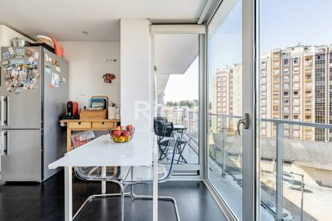 Apartamento T2 com 2 lugares de estacionamento e arrecadação