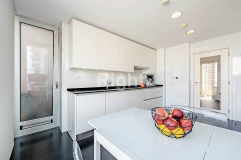 Apartamento T2 com 2 lugares de estacionamento e arrecadação