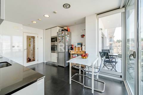 Apartamento T2 com 2 lugares de estacionamento e arrecadação