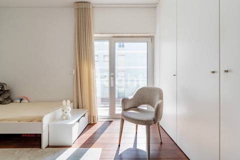 Apartamento T2 com 2 lugares de estacionamento e arrecadação