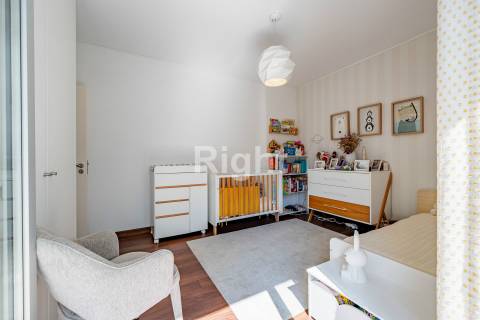 Apartamento T2 com 2 lugares de estacionamento e arrecadação