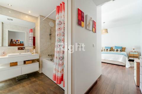 Apartamento T2 com 2 lugares de estacionamento e arrecadação