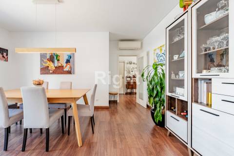 Apartamento T2 com 2 lugares de estacionamento e arrecadação