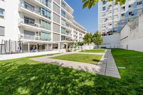 Apartamento T2 com 2 lugares de estacionamento e arrecadação