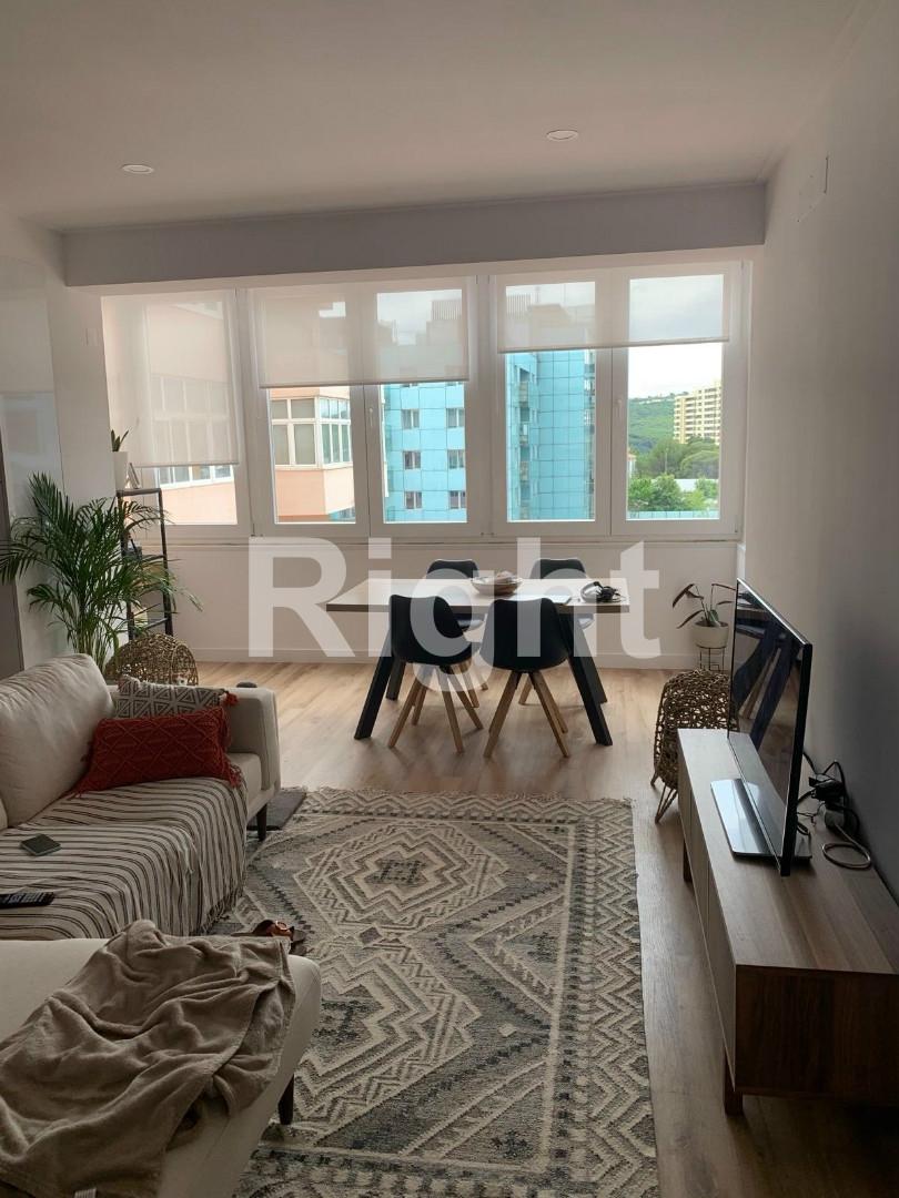 Apartamento T1 renovado com 1 lugar de estacionamento