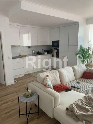 Apartamento T1 renovado com 1 lugar de estacionamento