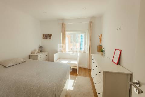 Apartamento T1 renovado com 1 lugar de estacionamento