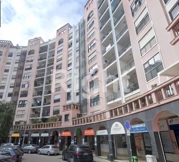 T4 Espaçoso e Luminoso em Massamá/Monte Abraão — Ideal para Famílias!