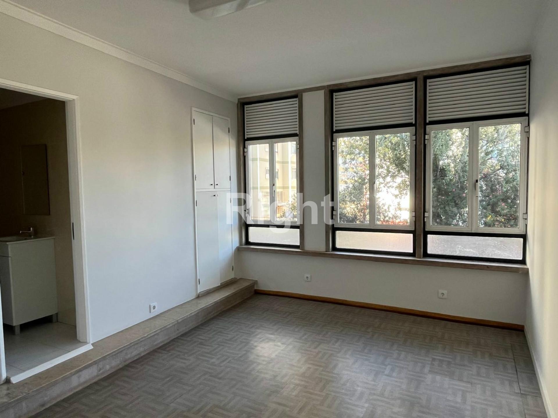 Escritório com 60m² para Arrendamento em Odivelas