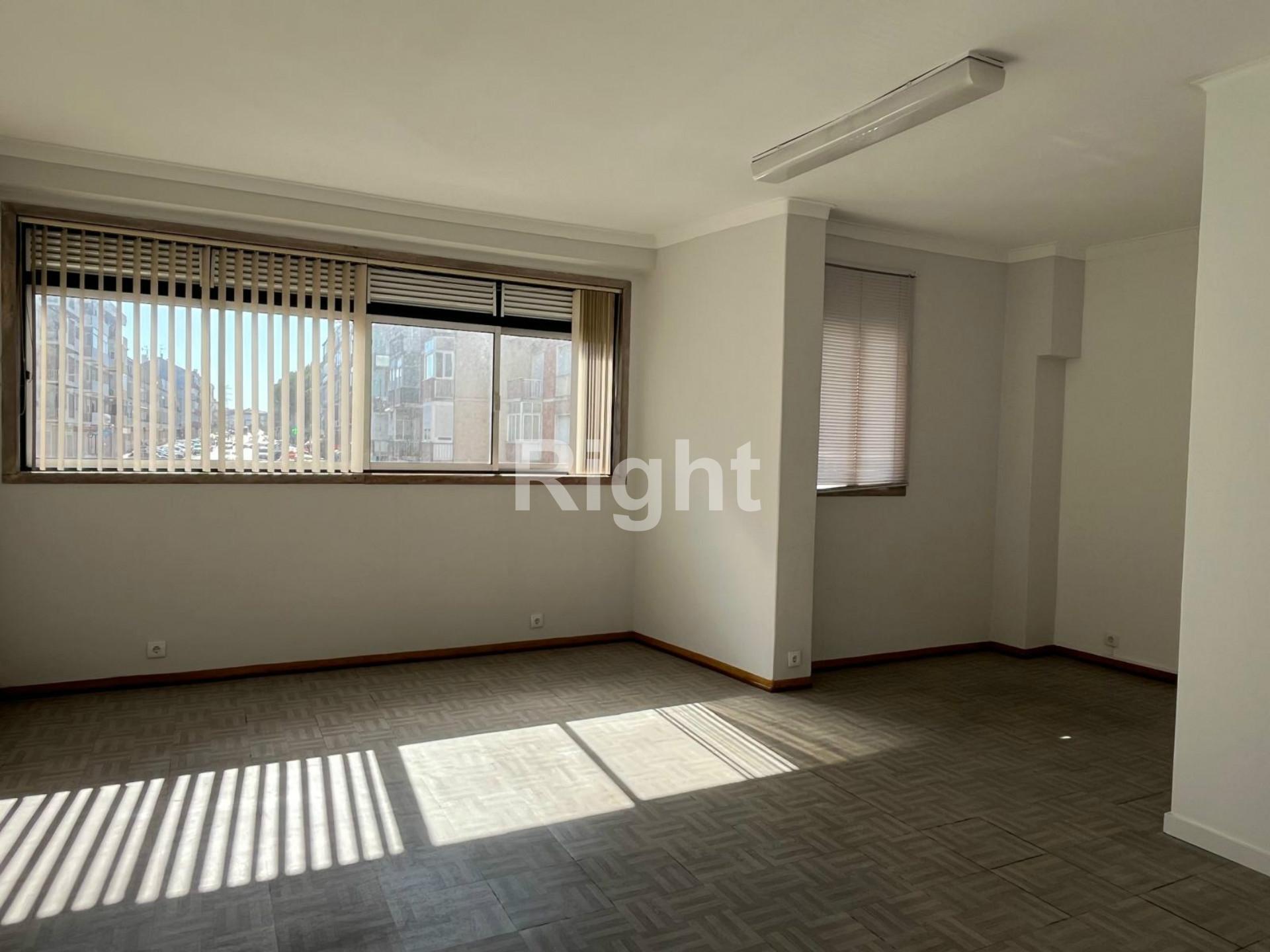 Escritório com 60m² para Arrendamento em Odivelas