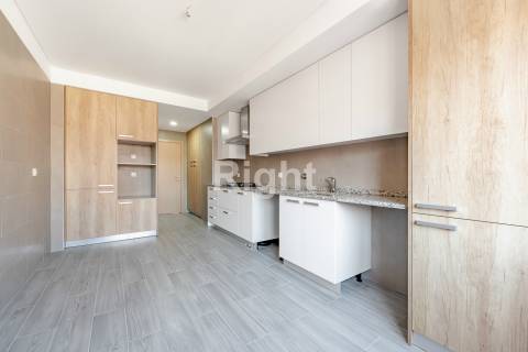 Apartamento T1 novo com parqueamento nas Laranjeiras, Lisboa
