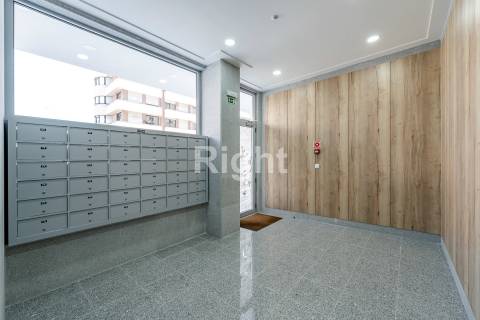 Apartamento T1 novo com parqueamento nas Laranjeiras, Lisboa