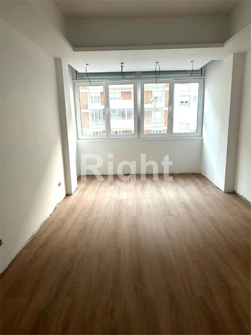 Apartamento T2 em fase de remodelação em São Domingos de Benfica