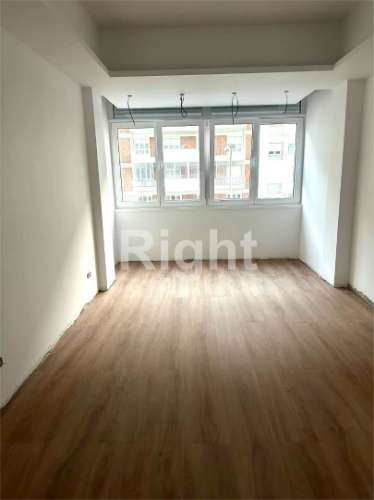 Apartamento T2 em fase de remodelação em São Domingos de Benfica